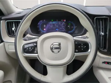 VOLVO XC60 T8 Recharge Ultimate Bright  Luft Massage A