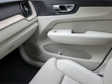 VOLVO XC60 T8 Recharge Ultimate Bright  Luft Massage A