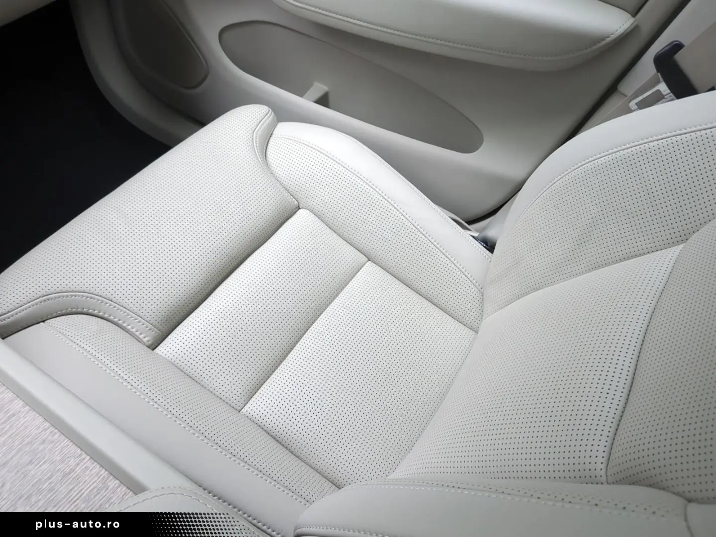 VOLVO XC60 T8 Recharge Ultimate Bright  Luft Massage A