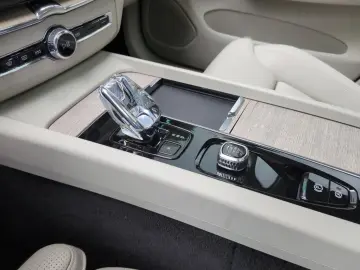 VOLVO XC60 T8 Recharge Ultimate Bright  Luft Massage A