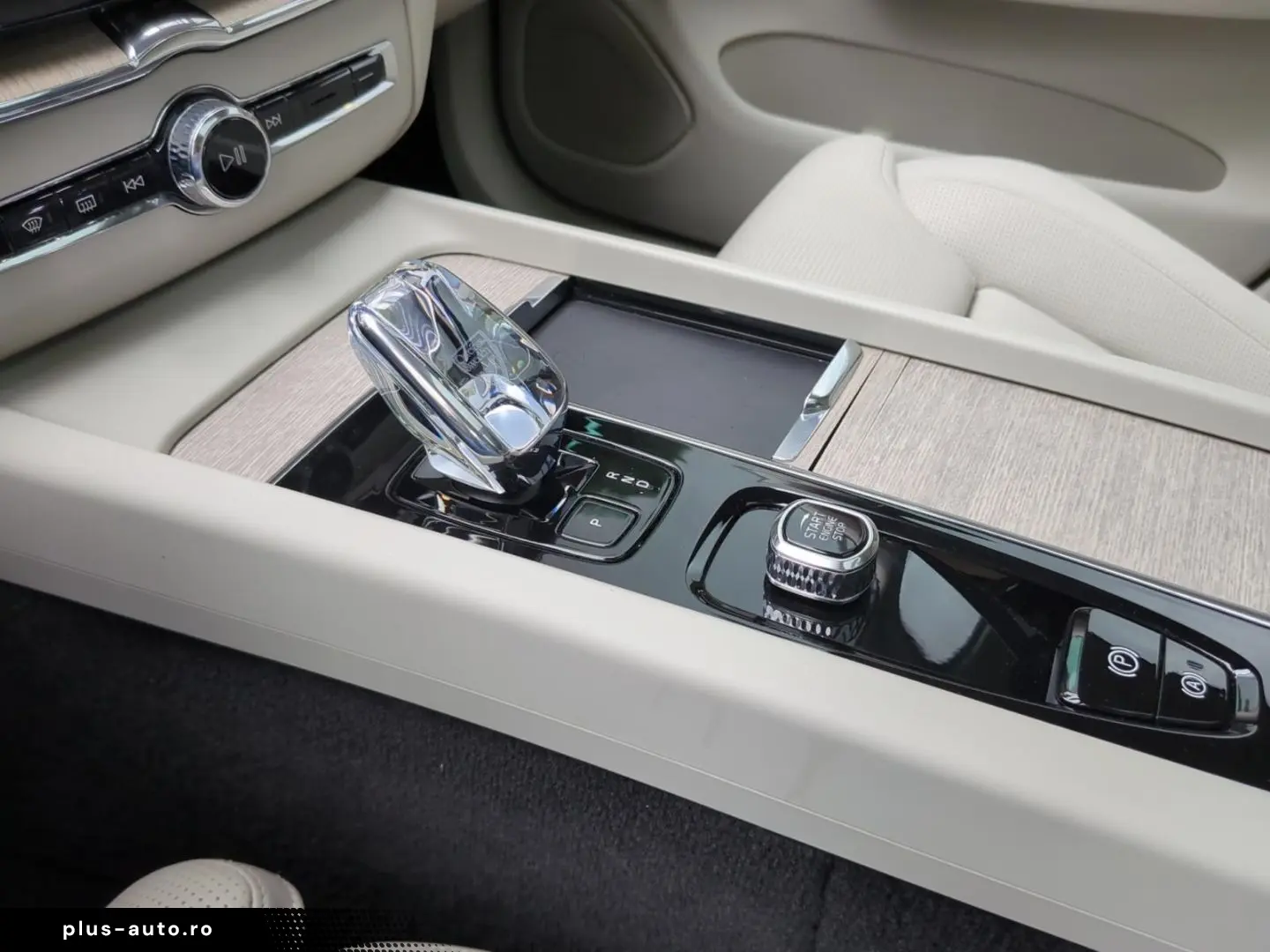 VOLVO XC60 T8 Recharge Ultimate Bright  Luft Massage A