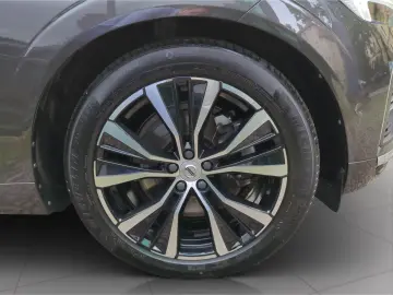 VOLVO XC60 T8 Recharge Ultimate Bright  Luft Massage A