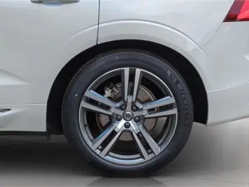 VOLVO XC60 B6 AWD Inscription  Luft SH Pano Nappa