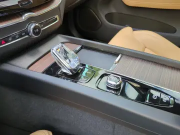 VOLVO XC60 B6 AWD Inscription  Luft SH Pano Nappa