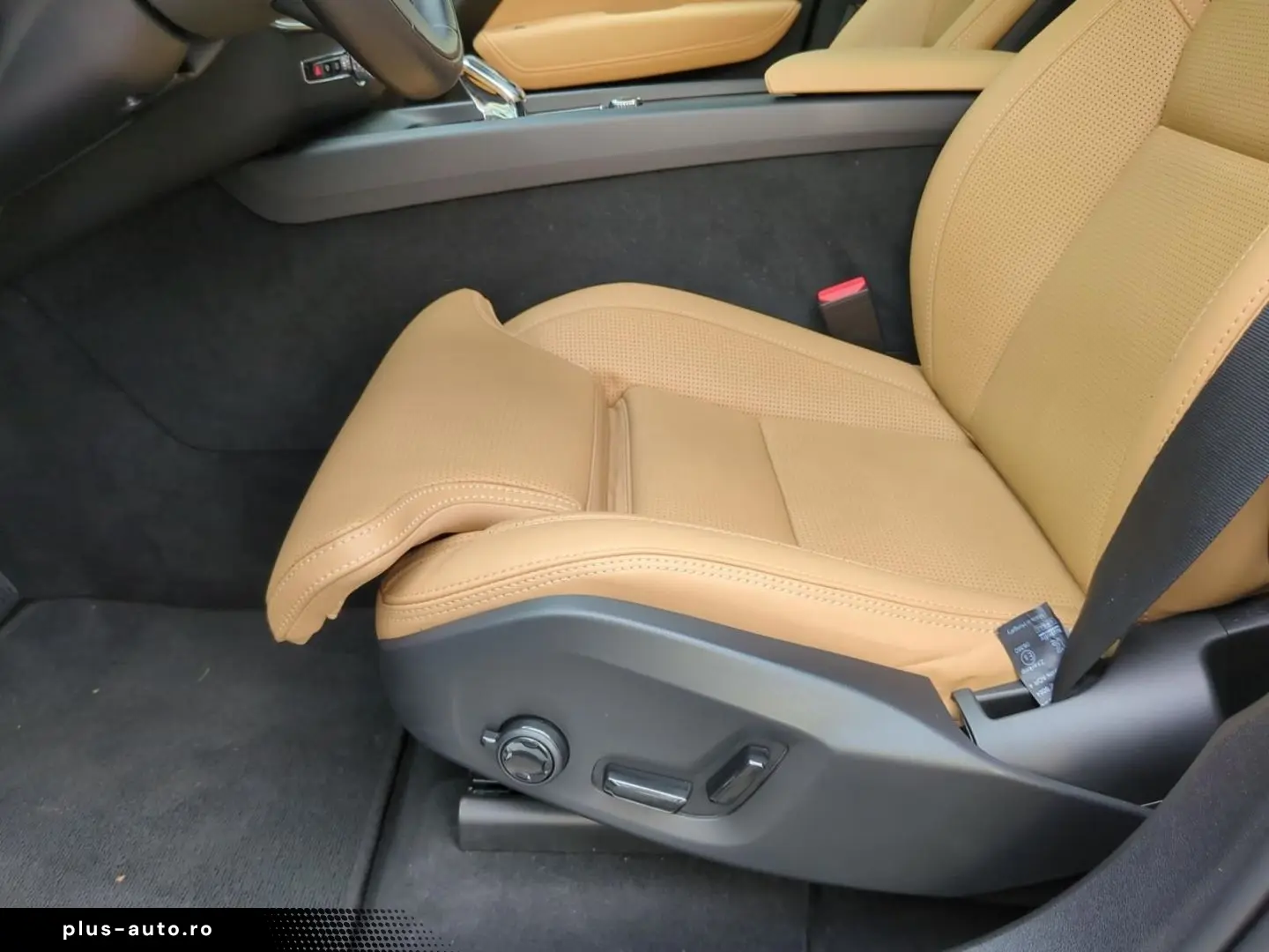 VOLVO XC60 B6 AWD Inscription  Luft SH Pano Nappa