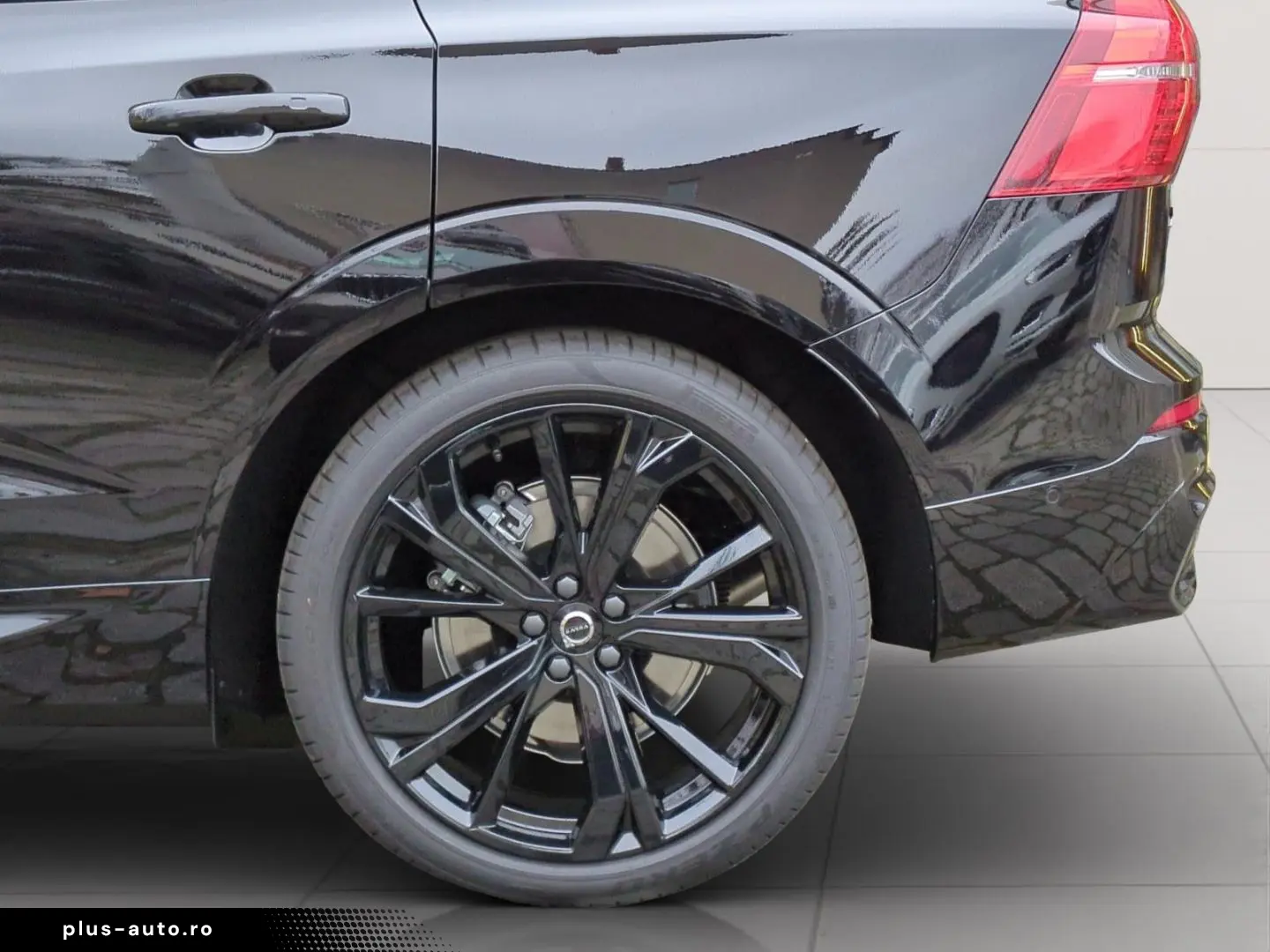 VOLVO XC60 T6 Ultra Black Edition  Luft Nappa Akustik