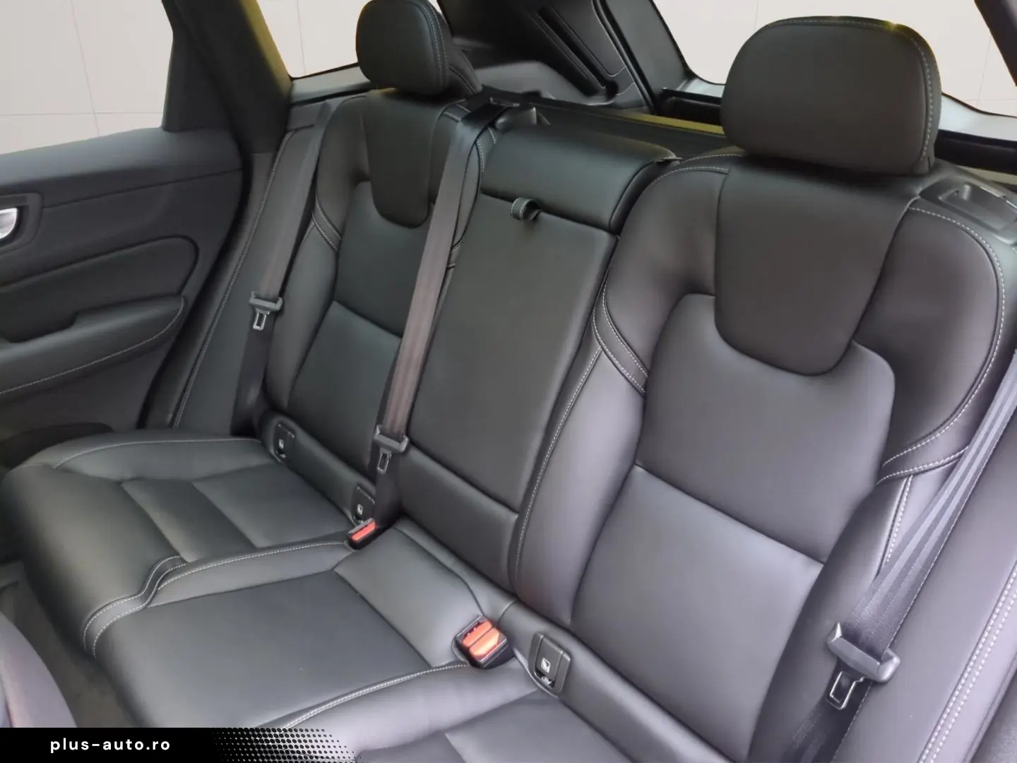 VOLVO XC60 T6 Ultra Black Edition  Luft Nappa Akustik