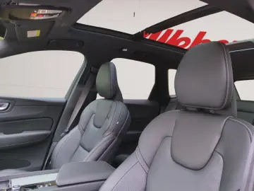VOLVO XC60 T6 Ultra Black Edition  Luft Nappa Akustik
