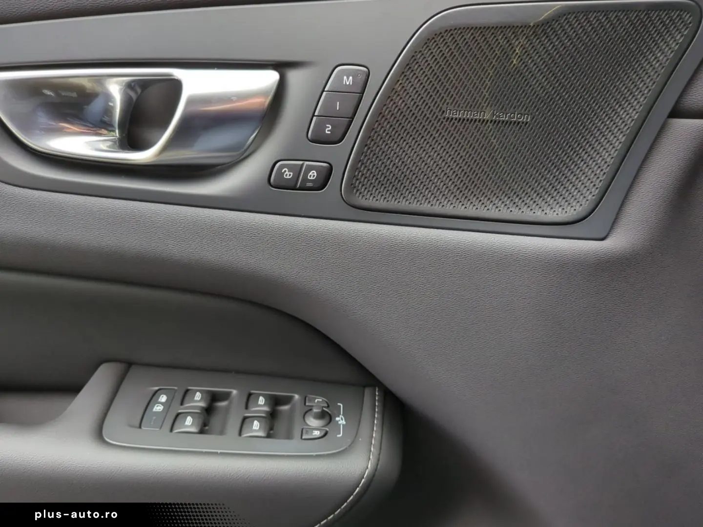 VOLVO XC60 T6 Ultra Black Edition  Luft Nappa Akustik