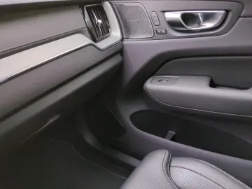 VOLVO XC60 T6 Ultra Black Edition  Luft Nappa Akustik