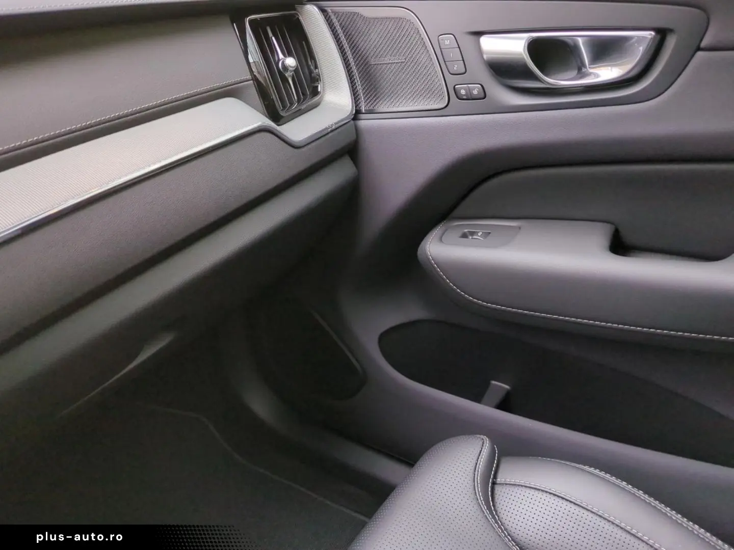 VOLVO XC60 T6 Ultra Black Edition  Luft Nappa Akustik