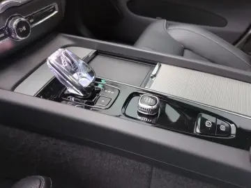 VOLVO XC60 T6 Ultra Black Edition  Luft Nappa Akustik