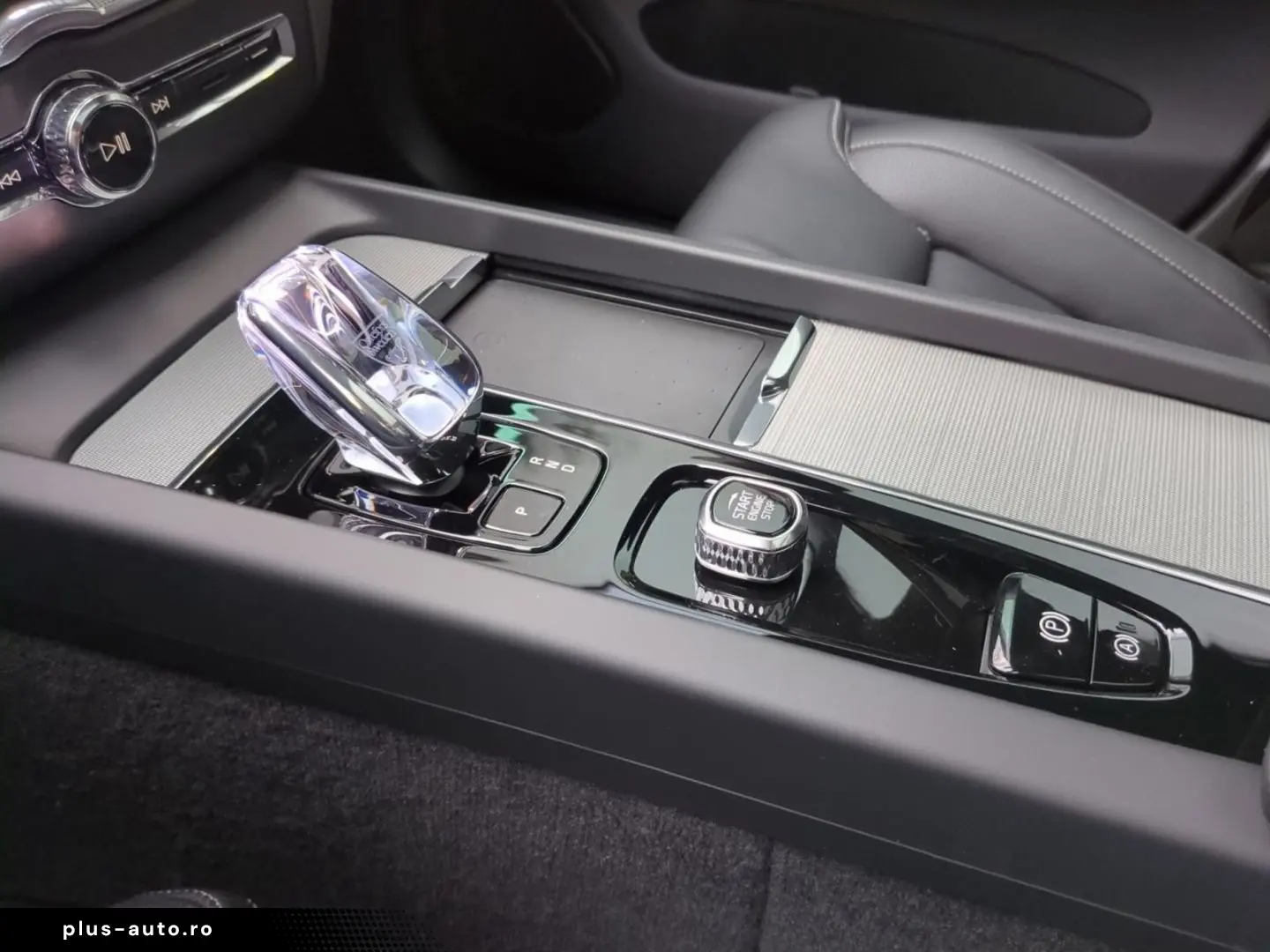 VOLVO XC60 T6 Ultra Black Edition  Luft Nappa Akustik