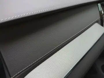 VOLVO XC60 T6 Ultra Black Edition  Luft Nappa Akustik