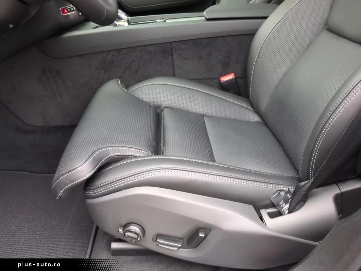 VOLVO XC60 T6 Ultra Black Edition  Luft Nappa Akustik