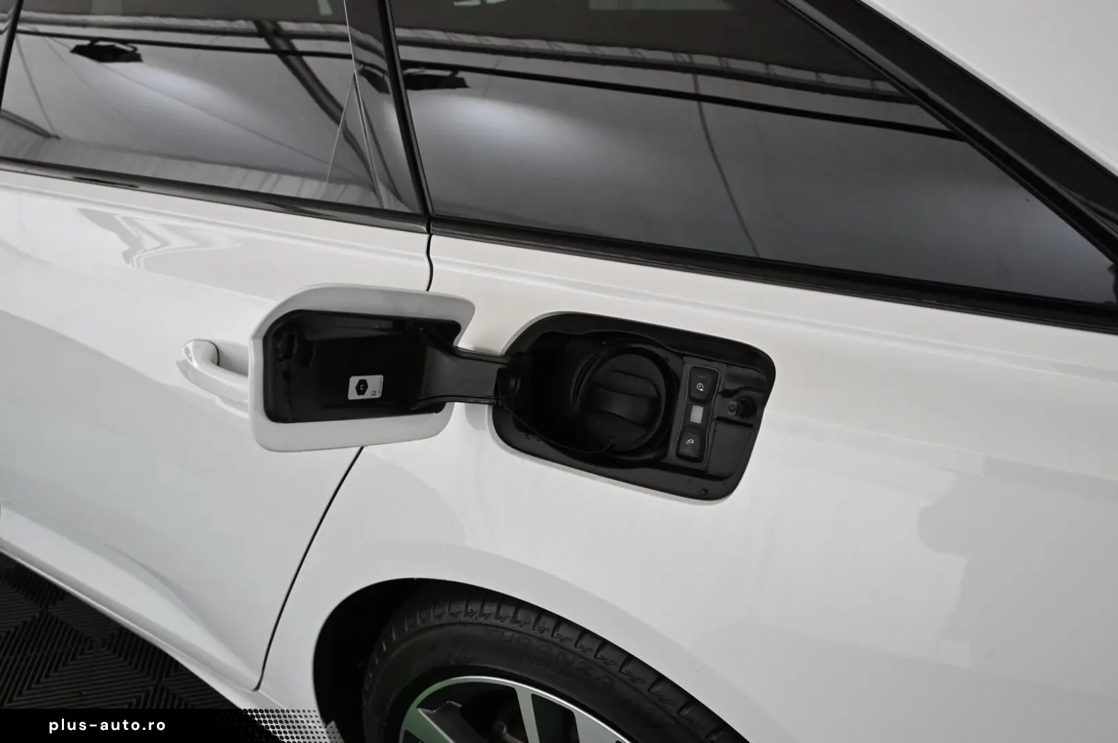 AUDI A6 Avant 50 TFSIe qr. S-Line  H-UP PANO AHK 19