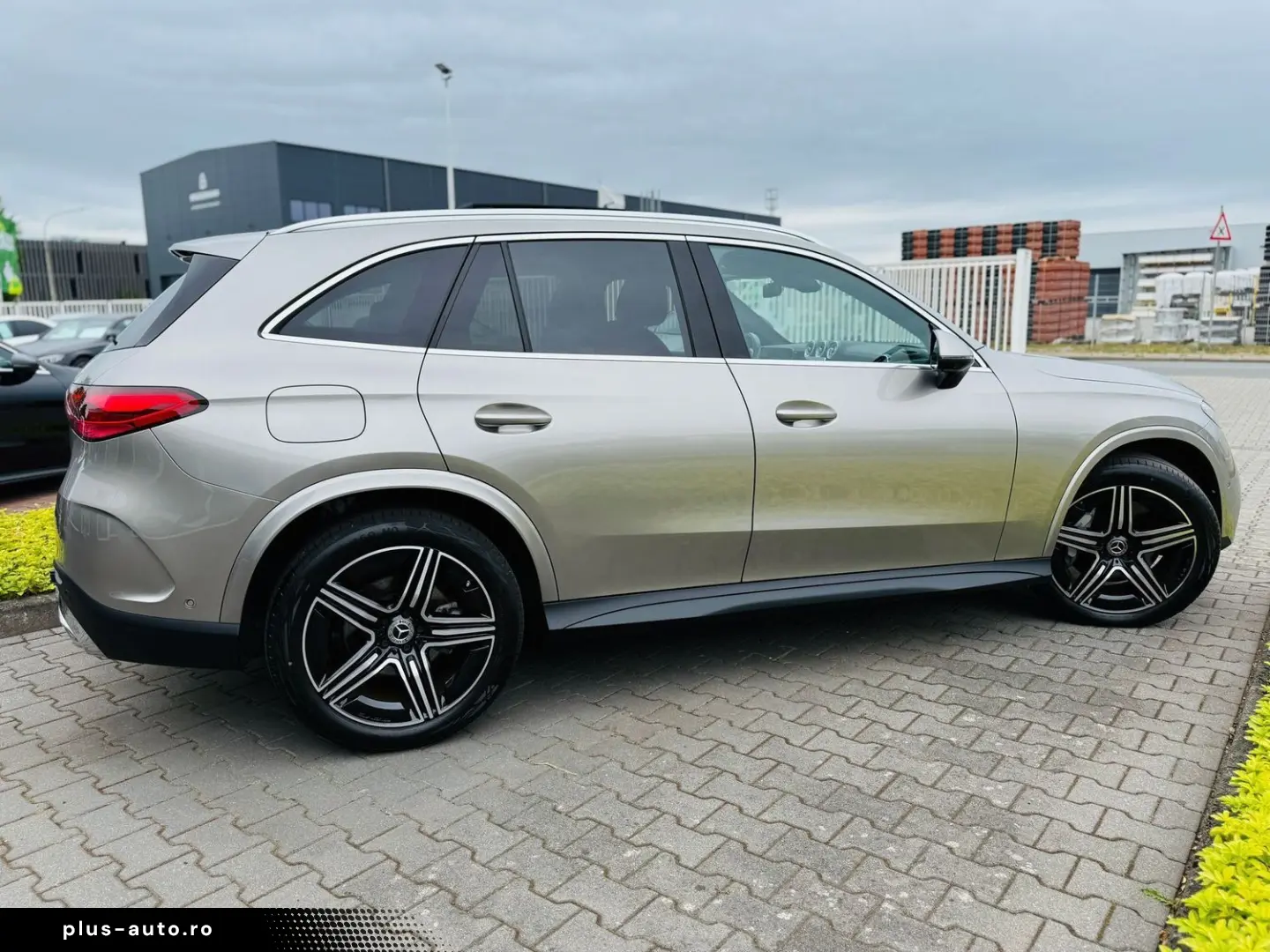MERCEDES-BENZ GLC 300 d 4M  AMG  360   AHK  Panodach  Standh