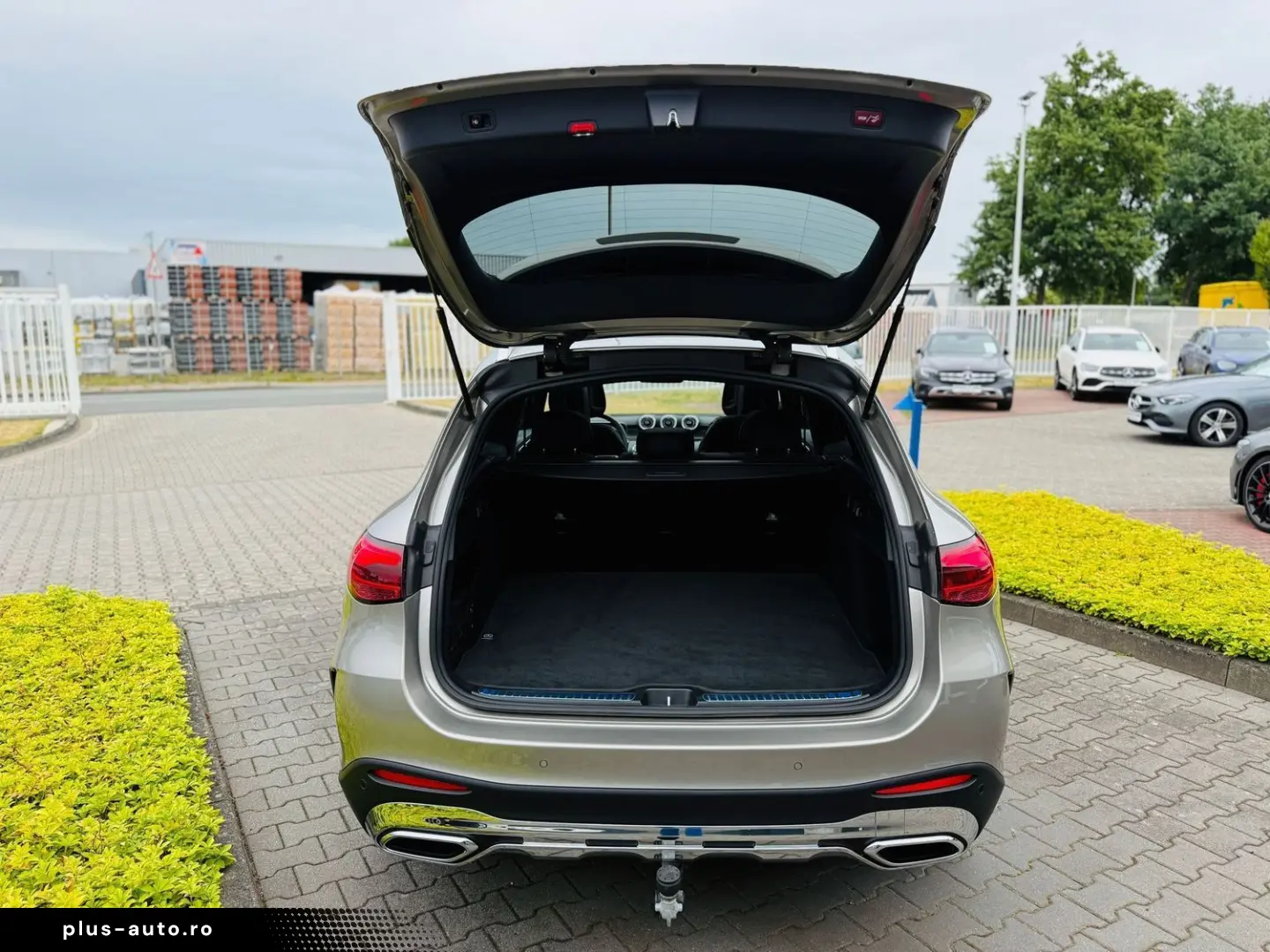 MERCEDES-BENZ GLC 300 d 4M  AMG  360   AHK  Panodach  Standh