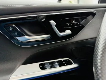 MERCEDES-BENZ GLC 300 d 4M  AMG  360   AHK  Panodach  Standh