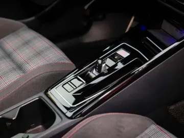 VW Golf GTI 2.0 TSI DSG Black Style AHK  RFK  Pano.