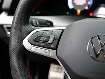 VW Golf GTI 2.0 TSI DSG Black Style AHK  RFK  Pano.