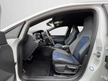 VW Golf VIII Variant R 2.0 TSI DSG MATRIX AHK BLACK