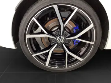 VW Golf R BLACK STYLE LM19 SIDE-ASSIST NAVI DCC LED