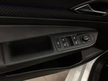 VW Golf R BLACK STYLE LM19 SIDE-ASSIST NAVI DCC LED