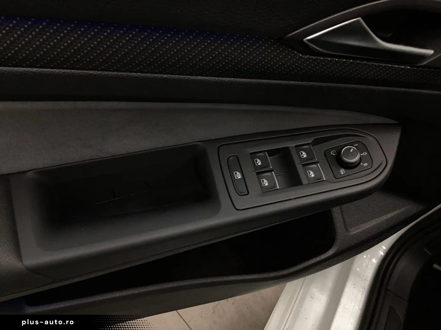 VW Golf R BLACK STYLE LM19 SIDE-ASSIST NAVI DCC LED