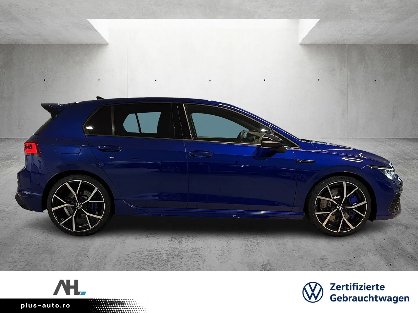 VW Golf VIII 2.0 TSI R 4M Panorama IQ.Light RFK Akr