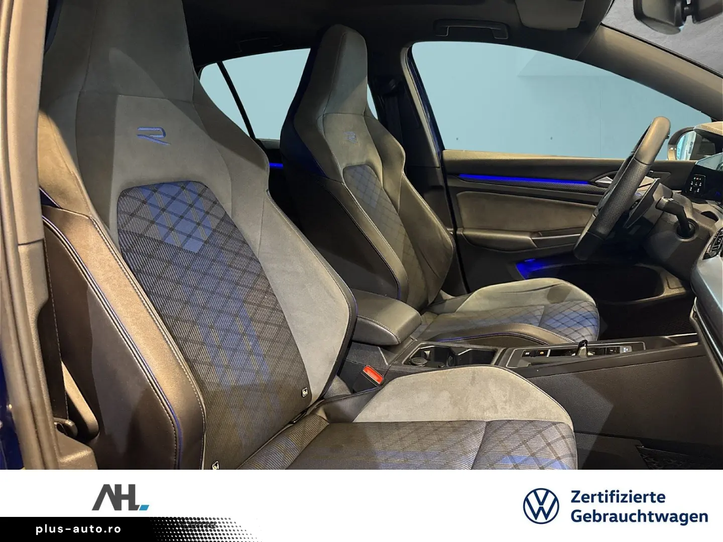 VW Golf VIII 2.0 TSI R 4M Panorama IQ.Light RFK Akr