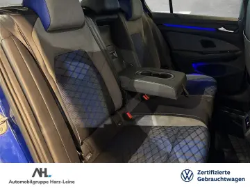VW Golf VIII 2.0 TSI R 4M Panorama IQ.Light RFK Akr