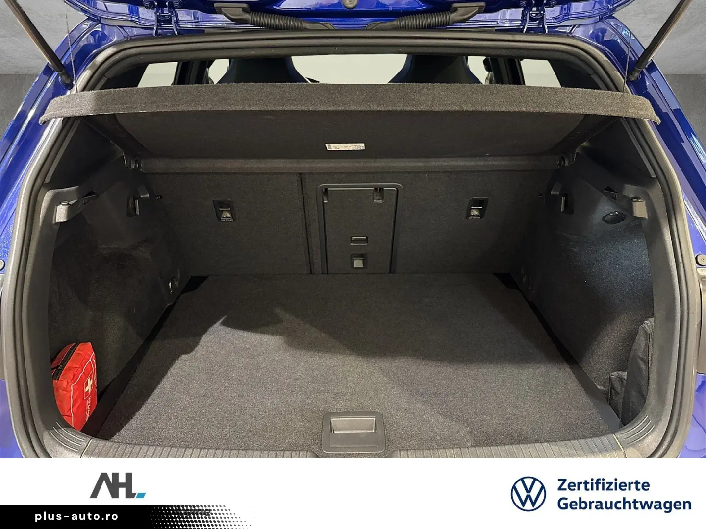 VW Golf VIII 2.0 TSI R 4M Panorama IQ.Light RFK Akr