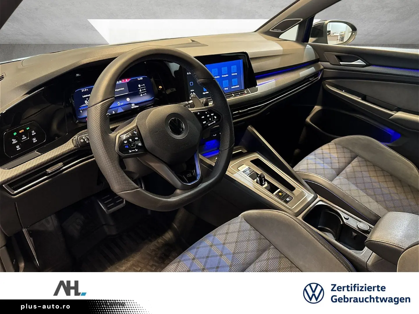 VW Golf VIII 2.0 TSI R 4M Panorama IQ.Light RFK Akr