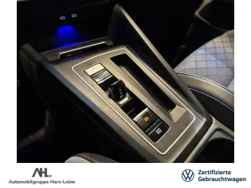 VW Golf VIII 2.0 TSI R 4M Panorama IQ.Light RFK Akr