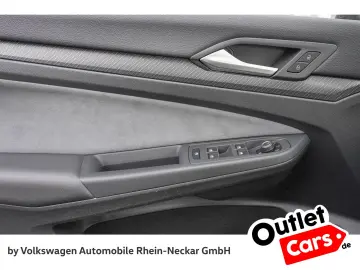 VW Golf VIII Variant 2.0 TSI R-Line DSG Navi Kamera