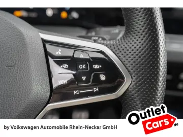 VW Golf VIII Variant 2.0 TSI R-Line DSG Navi Kamera
