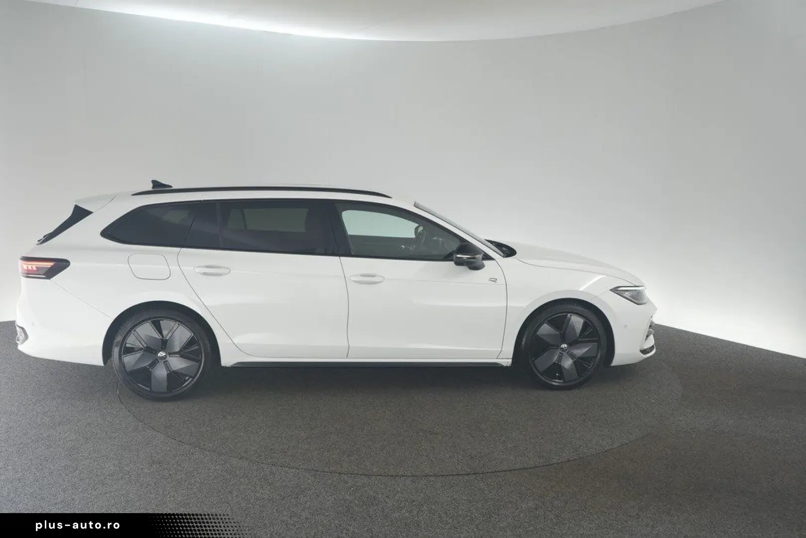VW PASSAT 2.0 TDI 4Motion DSG R-Line ACC IQ.LIGHT