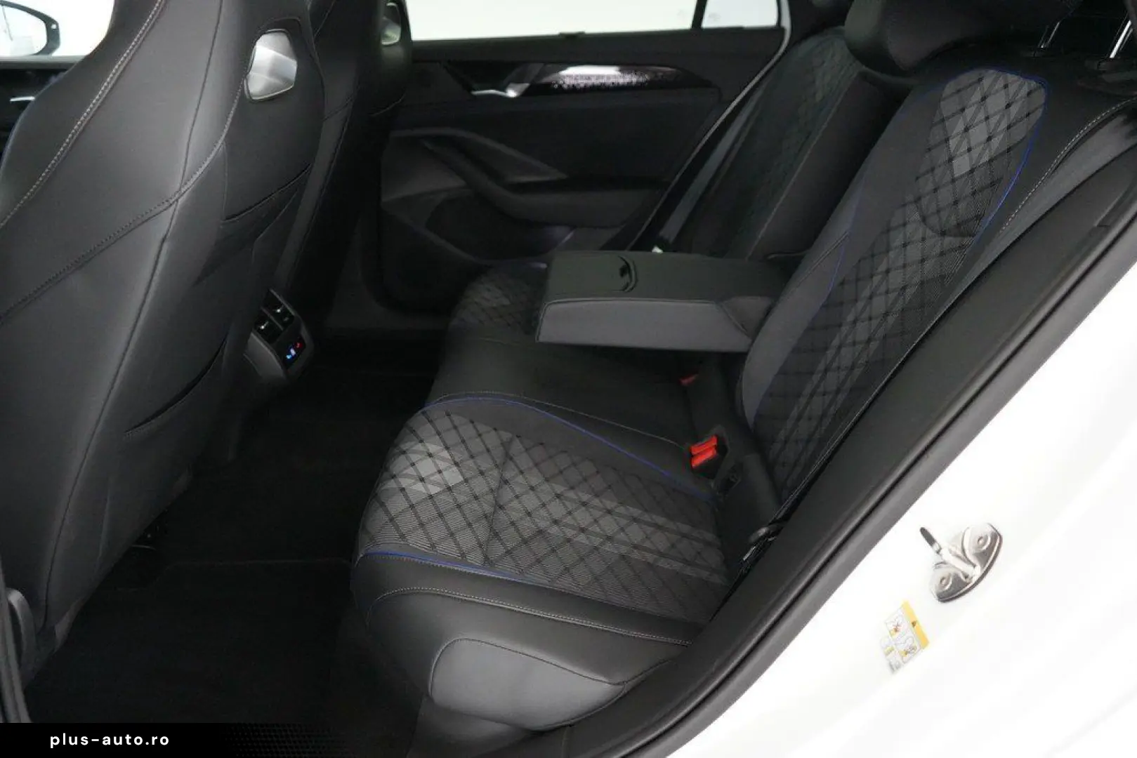 VW PASSAT 2.0 TDI 4Motion DSG R-Line ACC IQ.LIGHT