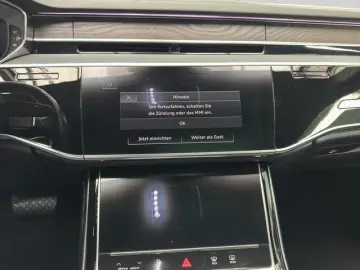 AUDI A8 50 TDI quattro PANO MATRIX SOUND AHK ACC SZH
