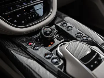 ASTON MARTIN DBX 4.0 V8 DBX707