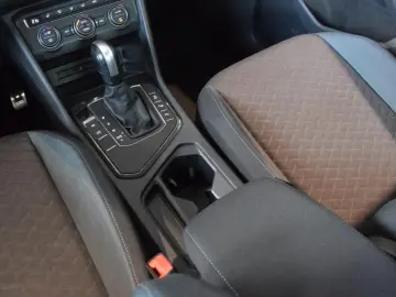 VW Tiguan IQ.DRIVE 1.5 TSI DSG NAVI PDC LED Klima