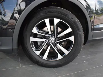 VW Tiguan IQ.DRIVE 1.5 TSI DSG NAVI PDC LED Klima