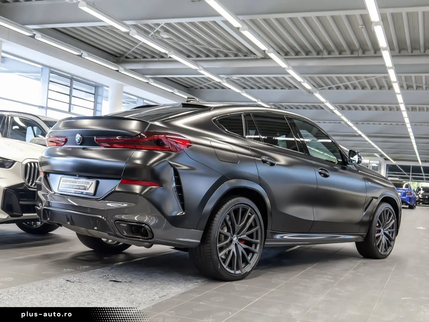 BMW X6 M50i BLACK VERMILION