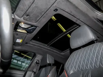 BMW X6 M50i BLACK VERMILION