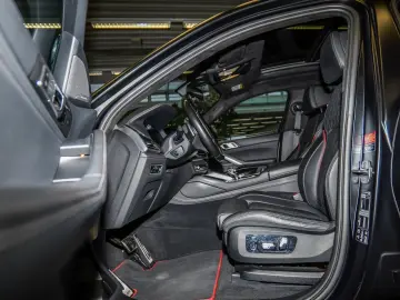 BMW X6 M50i BLACK VERMILION