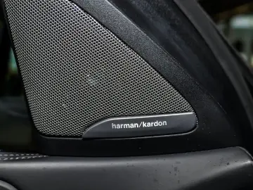 BMW X6 M50i BLACK VERMILION