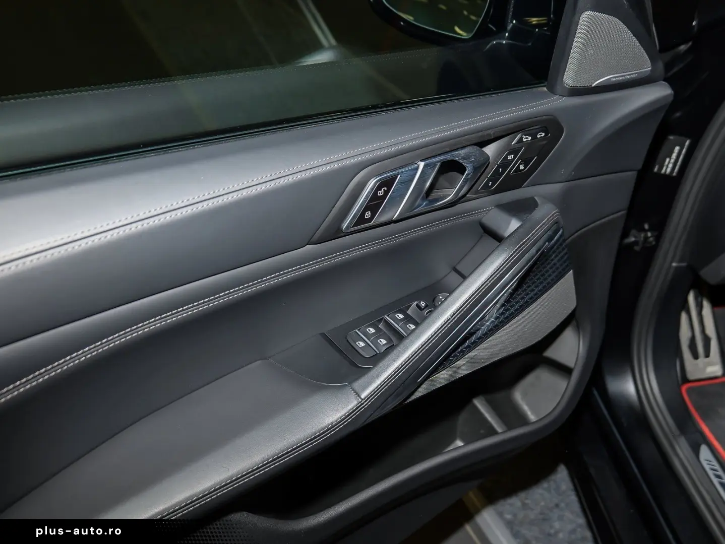 BMW X6 M50i BLACK VERMILION