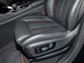 BMW X6 M50i BLACK VERMILION