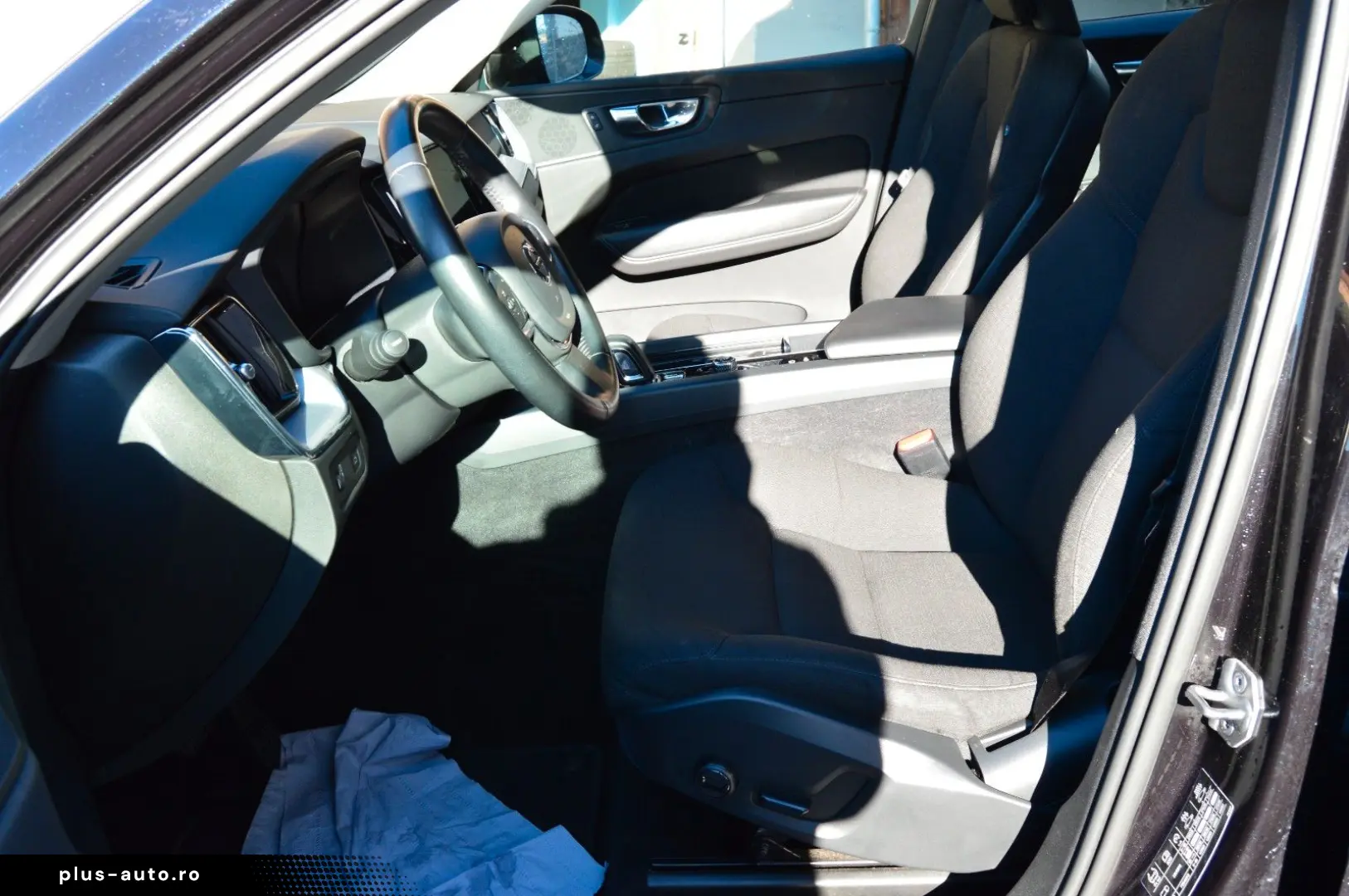 VOLVO XC60 Momentum AWD Allrad LED Hybrid Diesel